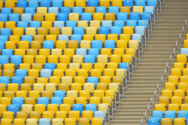 足金联赛陕西西安省级赛 一块草皮引发的话题.